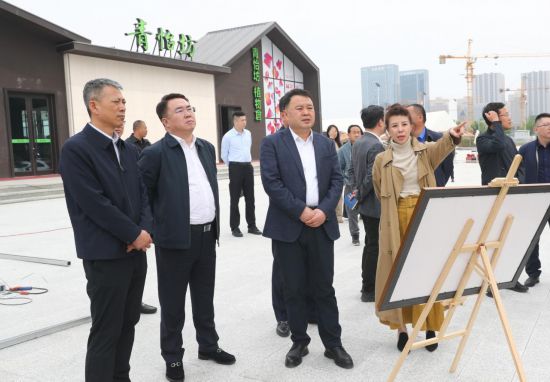长春净月高新区党工委走访调研区内服务业重点项目进展情况