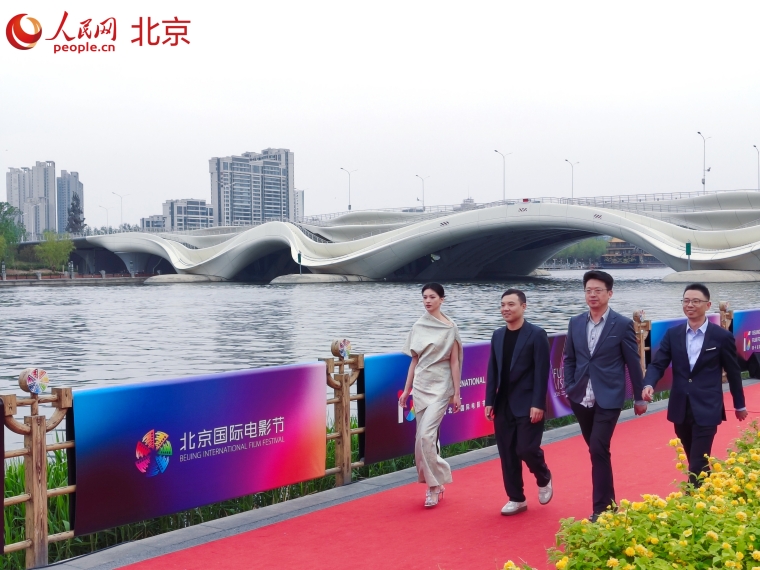 北京国际电影节首次上演“水上红毯”
