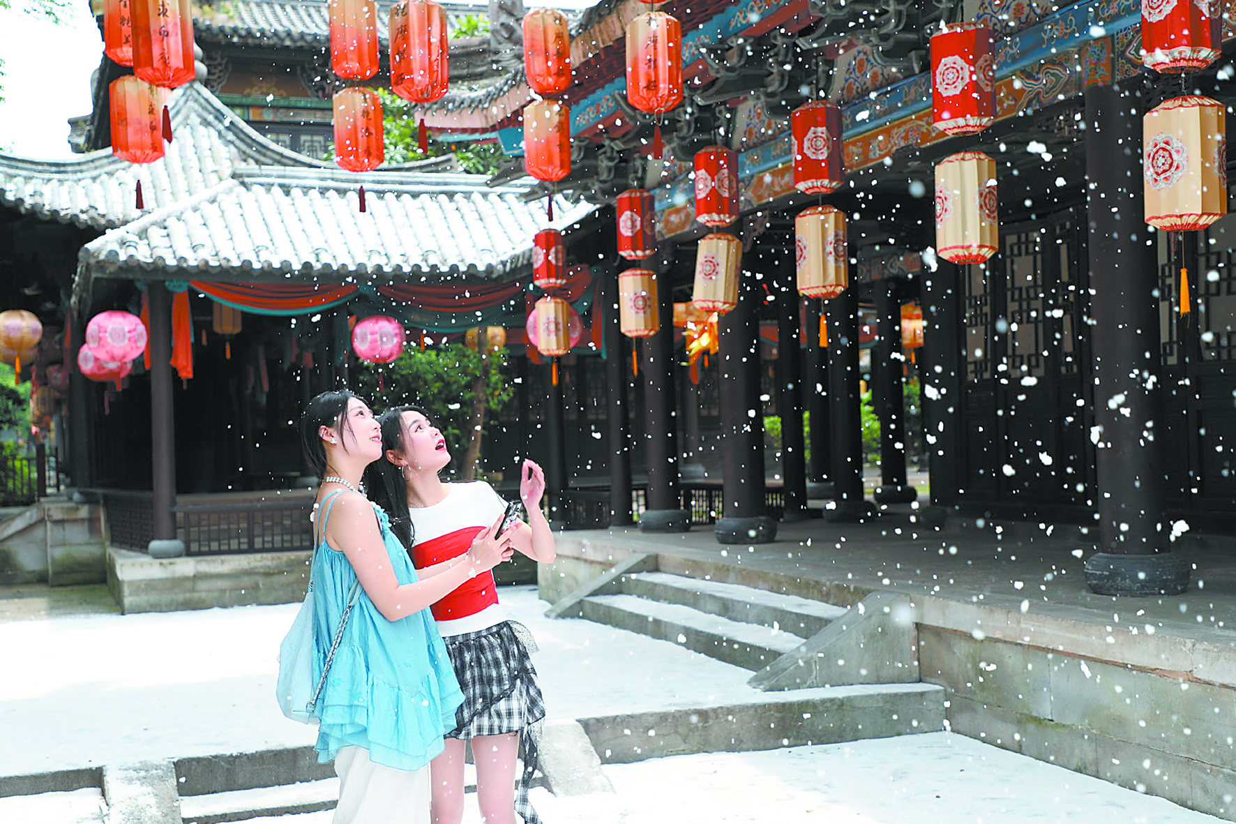 左手扒新剧同款景 右手追综艺名场面 横店解锁影视文旅新玩法(图1)