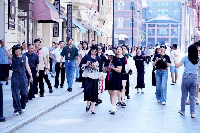 影视产业组团赴蓉 挖掘“成都造”数字影视文旅产业新蓝海(图3)