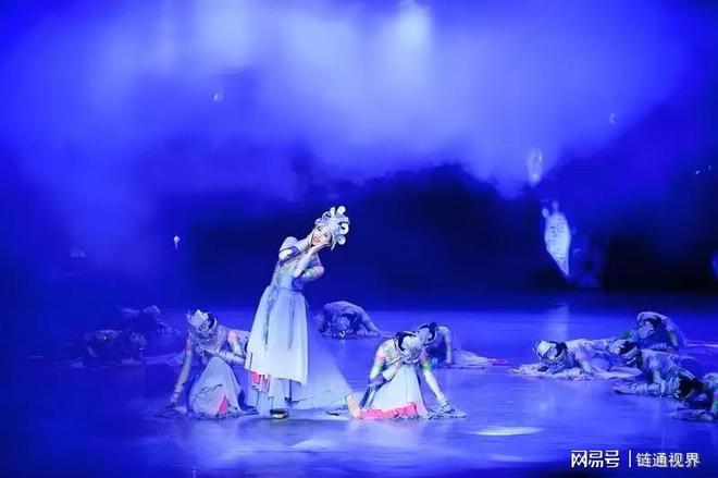 光影为笔山水为幕：贵州影视讲述文化新篇(图2)